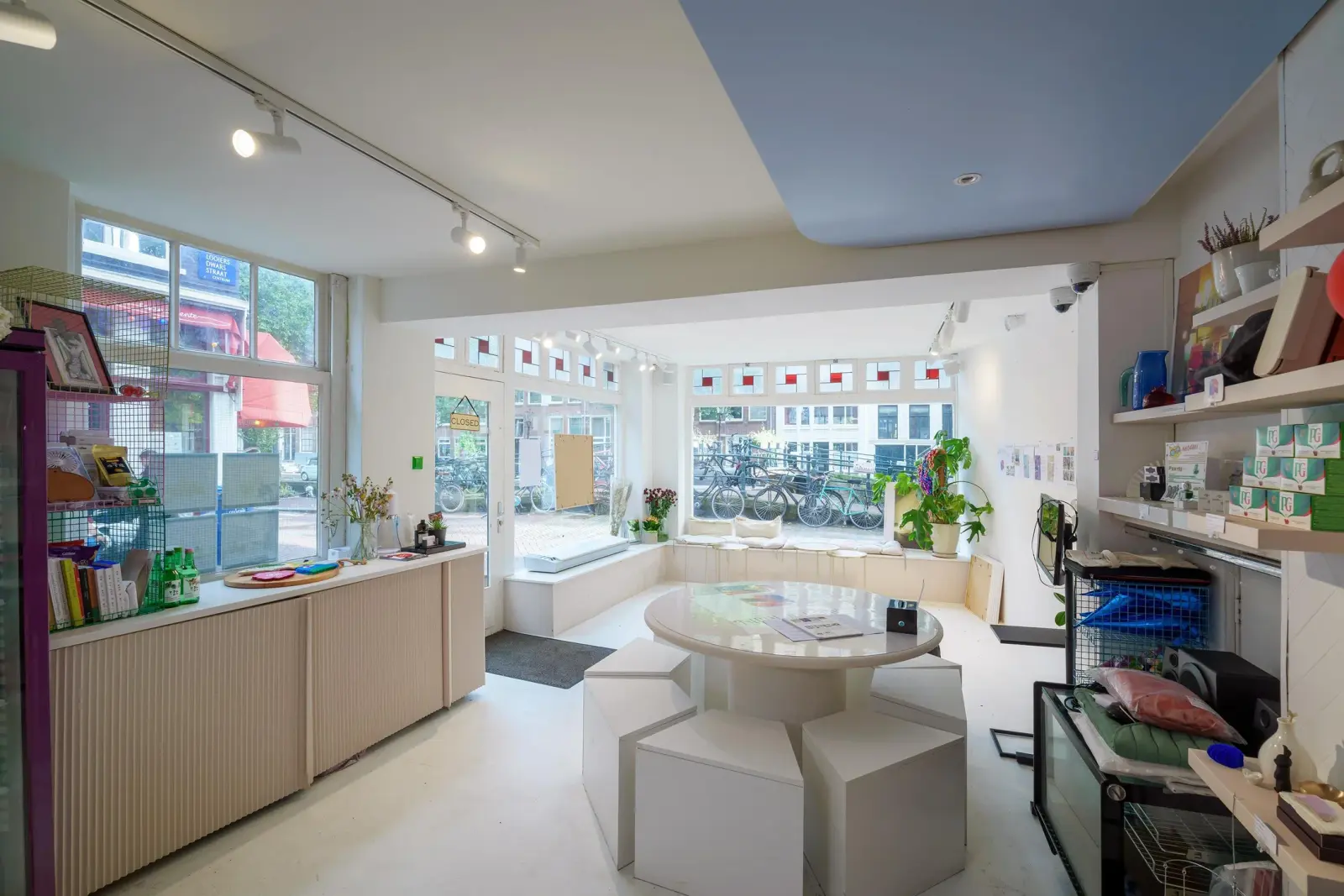 Interieur met zicht op de Jordaan — Eerste Looiersdwarsstraat 28