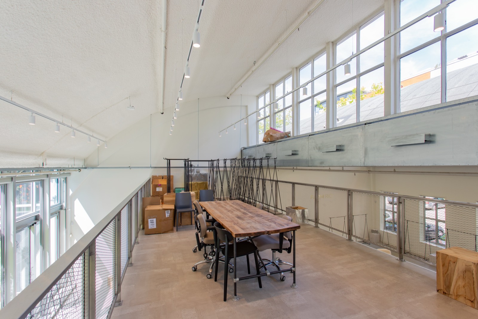 Mezzanine met werkplekken — Vliegtuigstraat 1