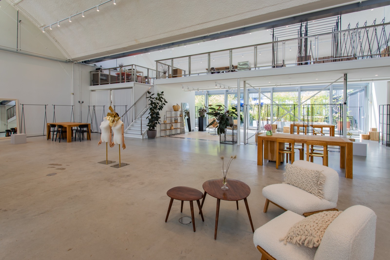 Ruime lichte studio met hoge plafonds — Vliegtuigstraat 1
